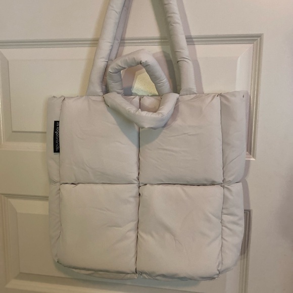 BEAUTIFUL Logobrands puff tote bag. Off white. - Picture 4 of 8